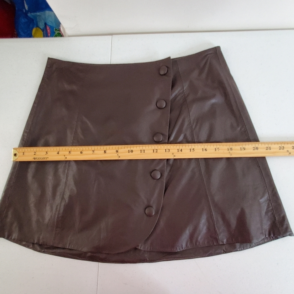 NEW Zara Vegan Leather Mini Skirt Size Large Brown Asymmetric Snap Front Baddie - Picture 6 of 10